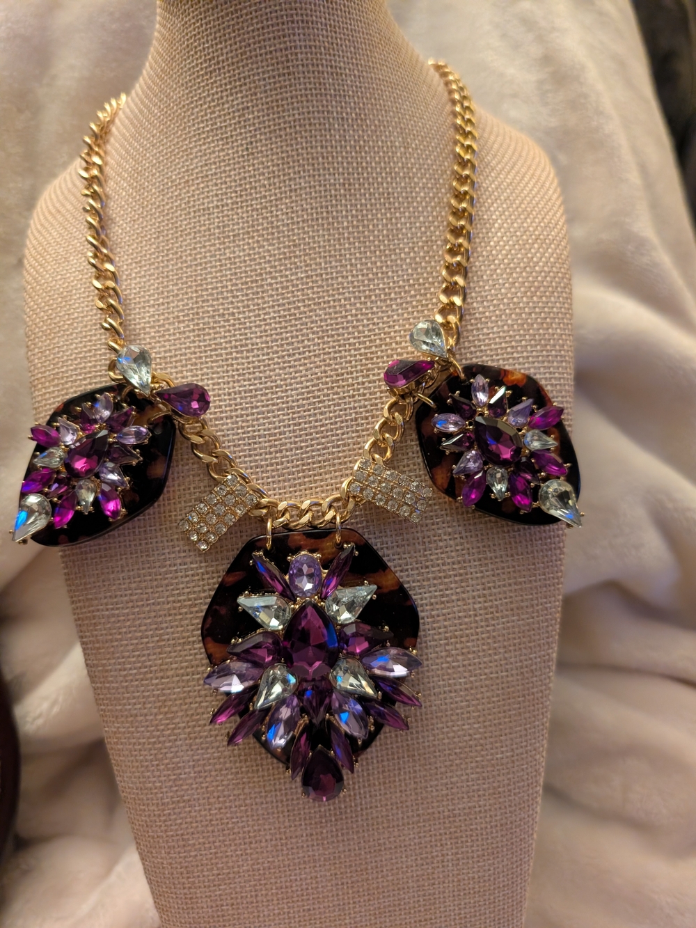 NWOT Natasha Chunky Purple Rhinestone Tortoise Shell Crystal Statement Necklace